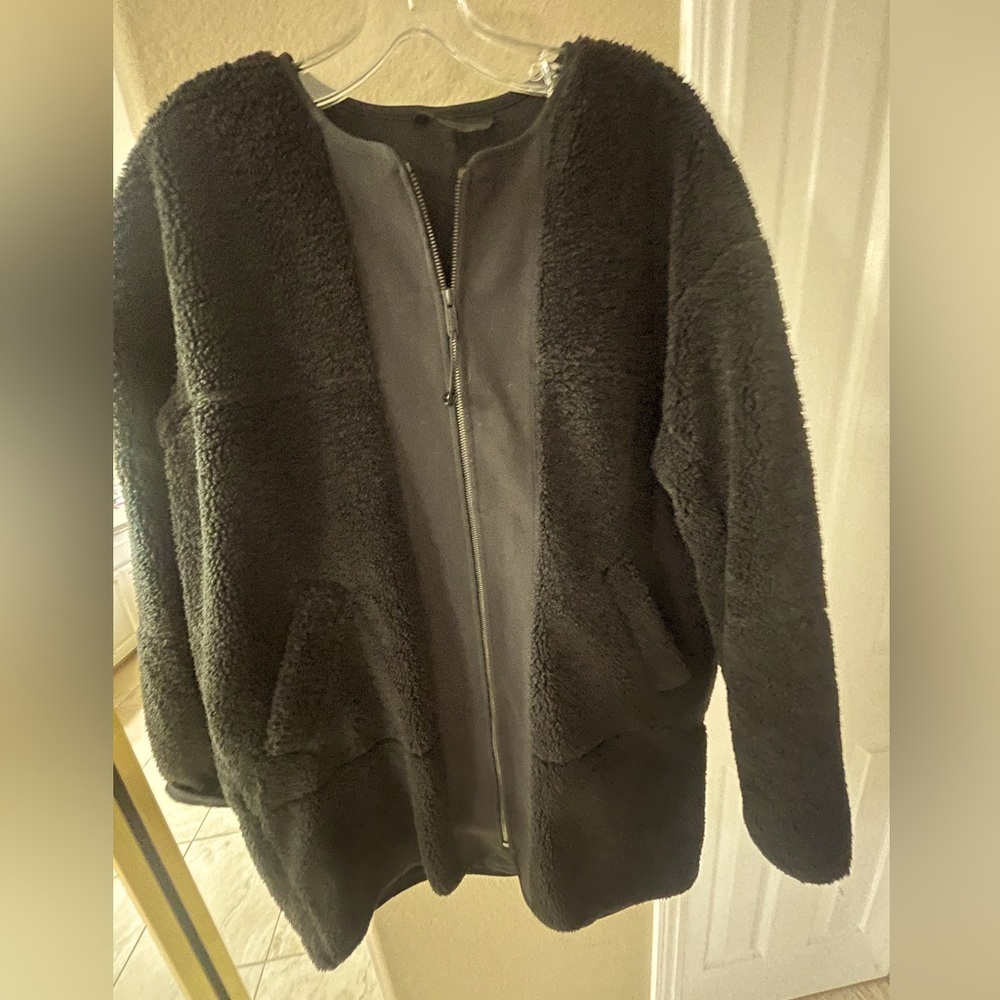 Woman’s LuLu Lemon teddy bear jacket black